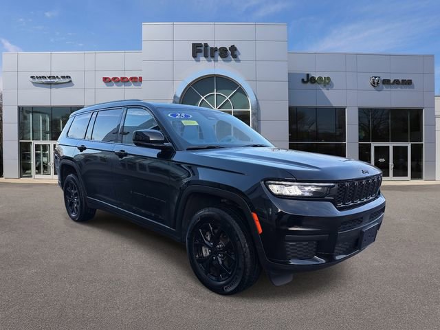 Used 2025 Jeep Grand Cherokee L Altitude image 1