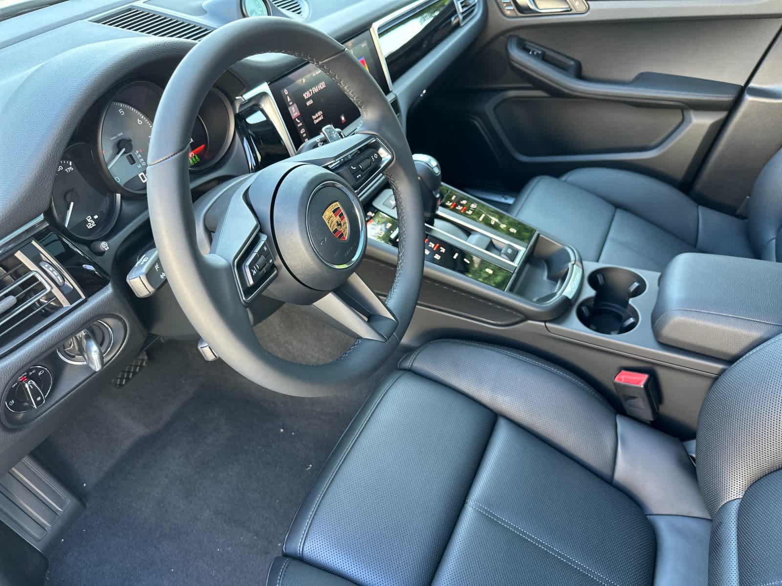 New 2026 Porsche Macan S AWD/4WD image 4