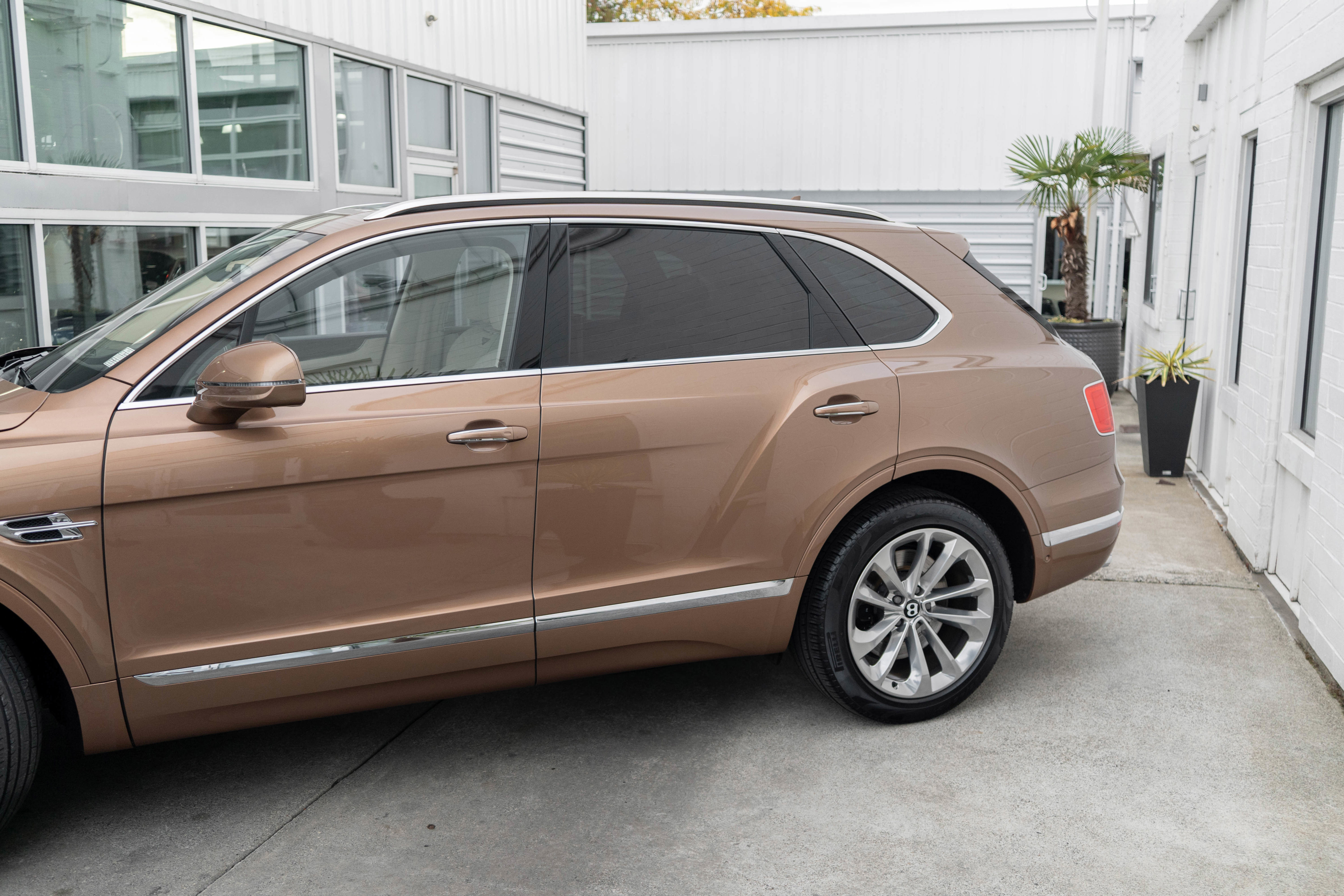 Used 2017 Bentley Bentayga image 5