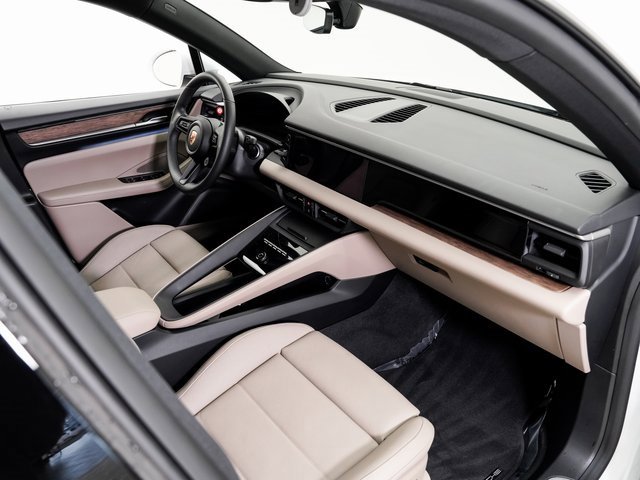 Certified 2025 Porsche Macan Electric image 21