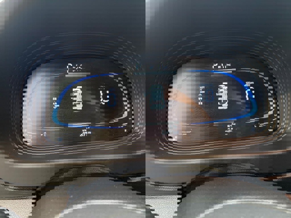 Used 2024 Hyundai Venue SEL image 11