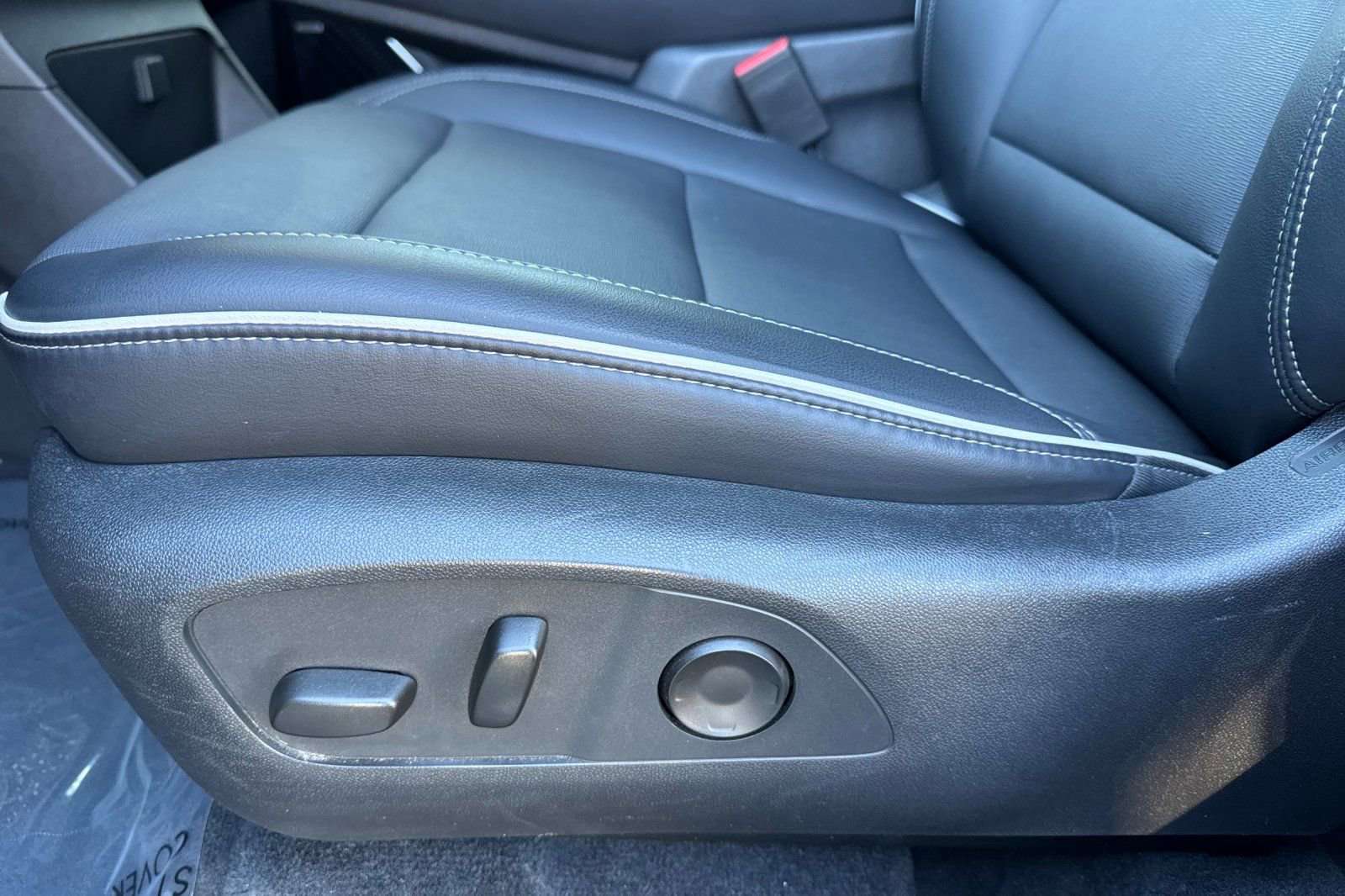 Used 2025 Buick Enclave Preferred image 12