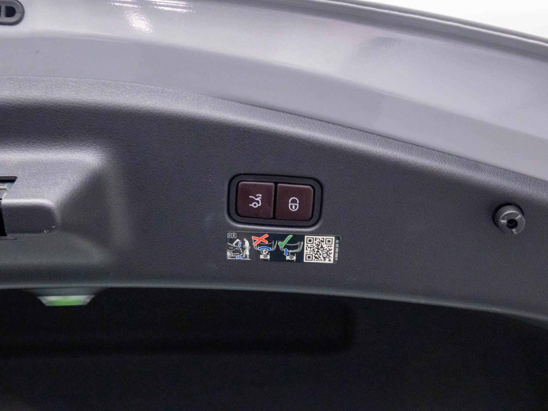 Used 2024 Mercedes-Benz CLE 300 4MATIC Coupe image 29