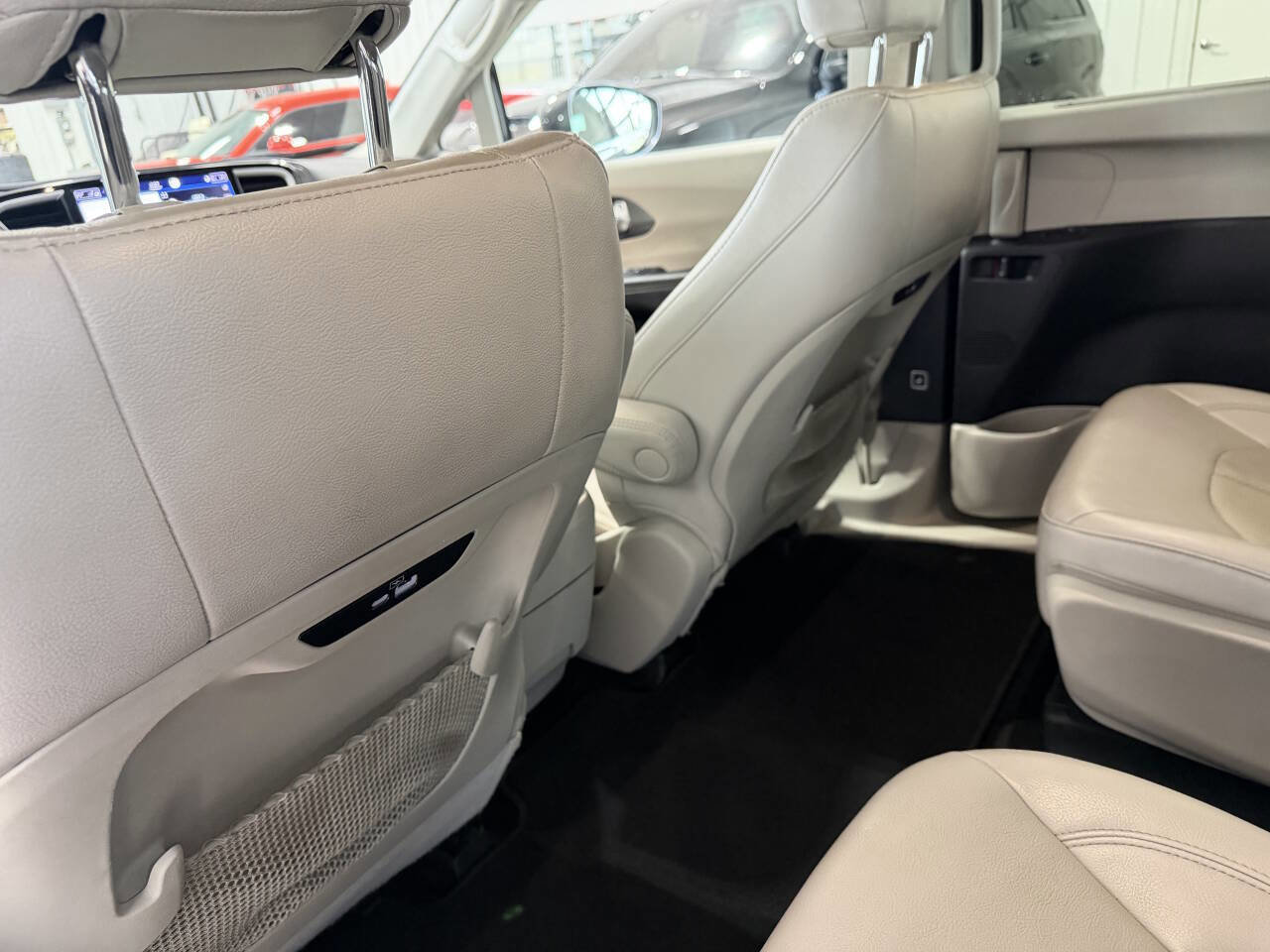 Used 2021 Chrysler Pacifica Touring-L FWD image 25