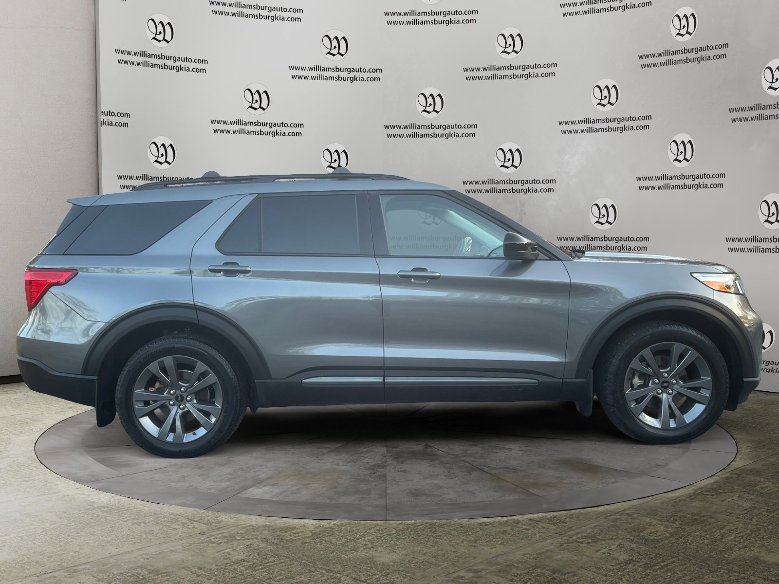 Used 2023 Ford Explorer XLT w/ Equipment Group 202A image 6