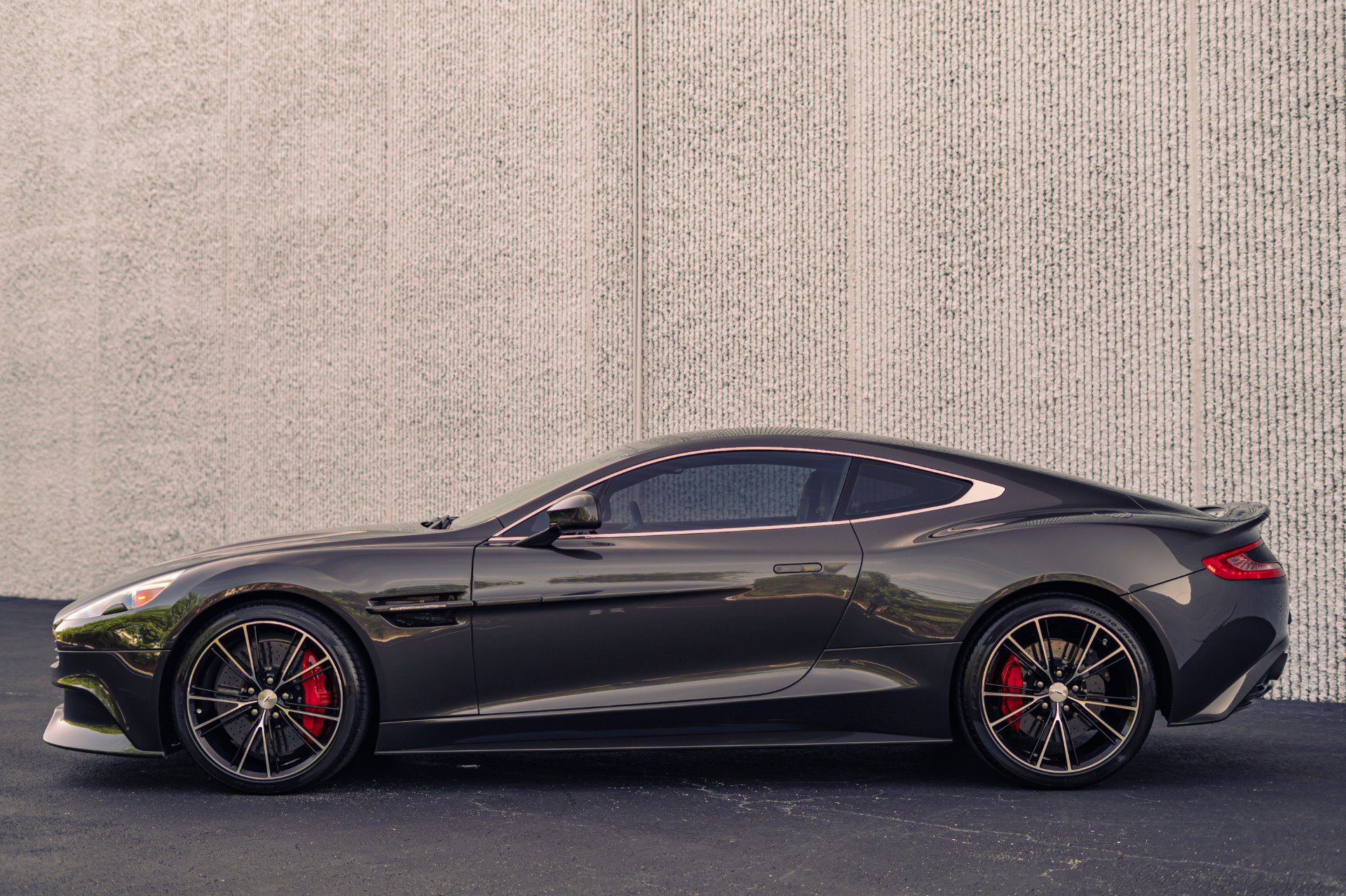 Used 2014 Aston Martin Vanquish Coupe RWD image 35