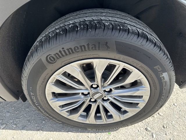 Used 2024 Cadillac XT4 Premium Luxury image 13