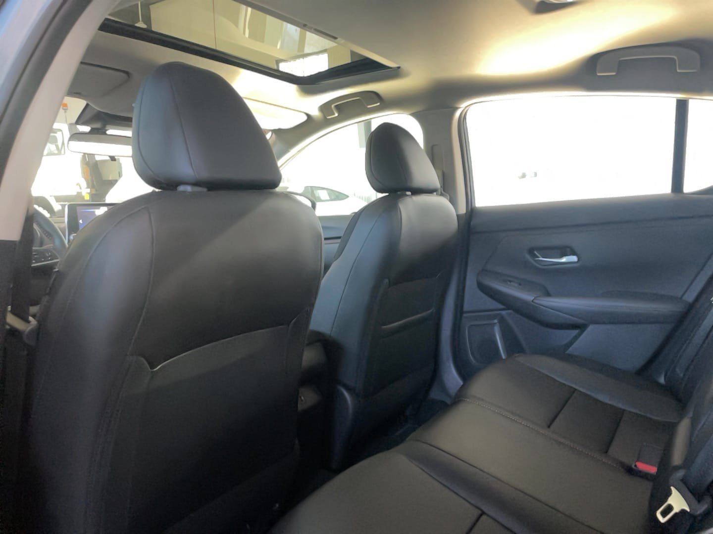 Used 2025 Nissan Sentra SR w/ SR Premium Package FWD image 9