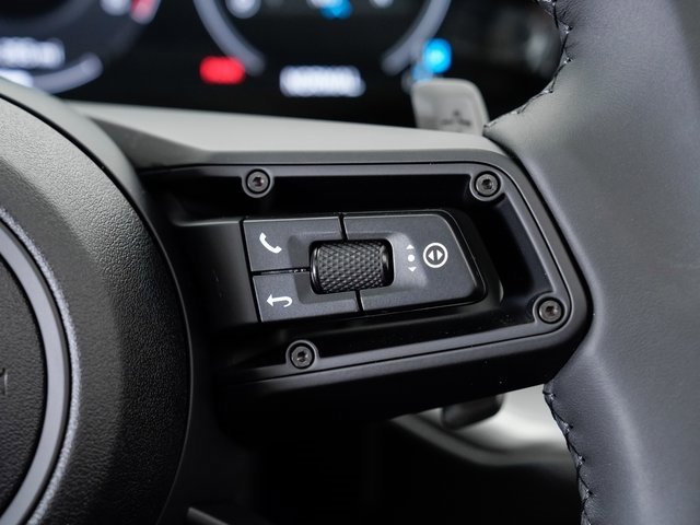 Used 2025 Porsche Cayenne image 15