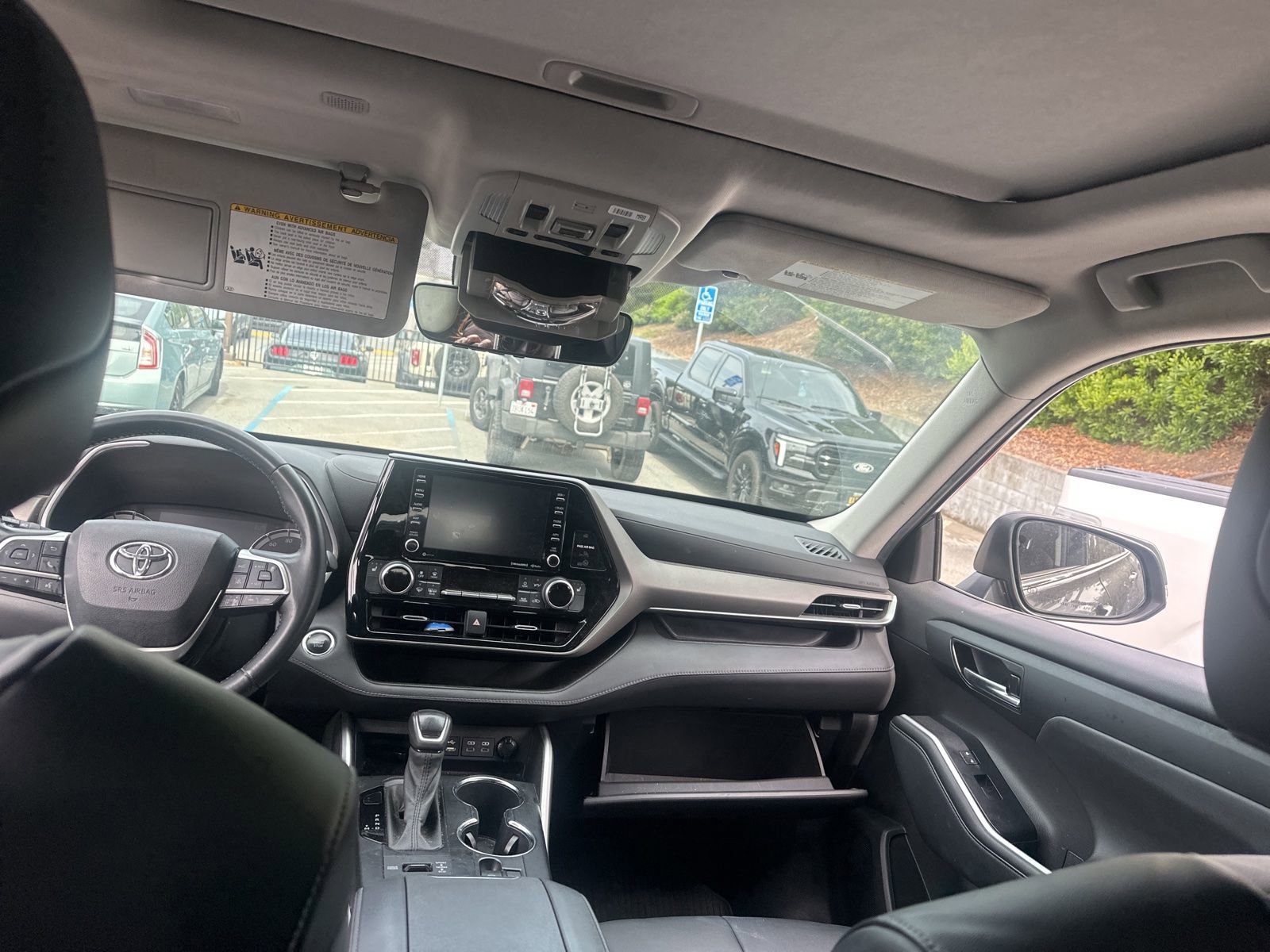 Used 2022 Toyota Highlander XLE AWD/4WD image 11