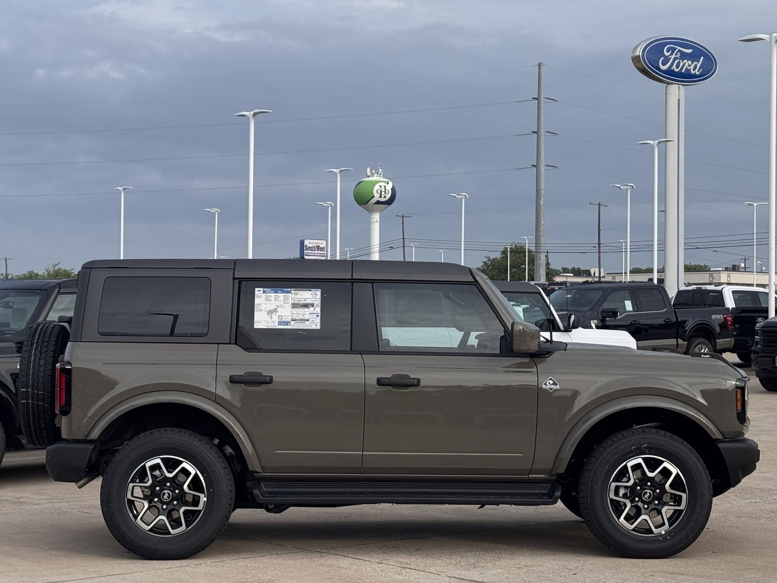 New 2026 Ford Bronco Outer Banks image 3