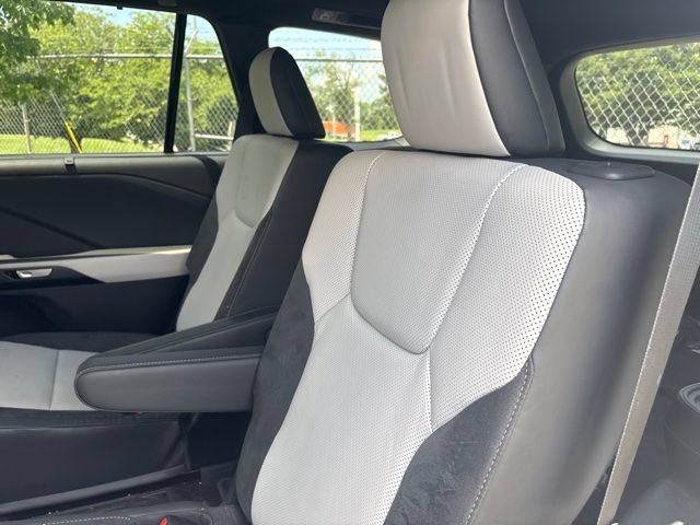 Used 2025 Lexus TX 500h AWD w/ Technology Package image 4