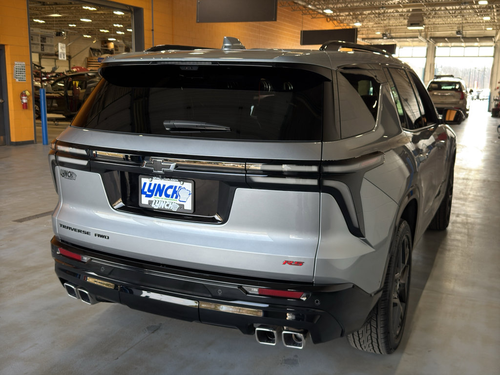 Used 2025 Chevrolet Traverse RS image 5
