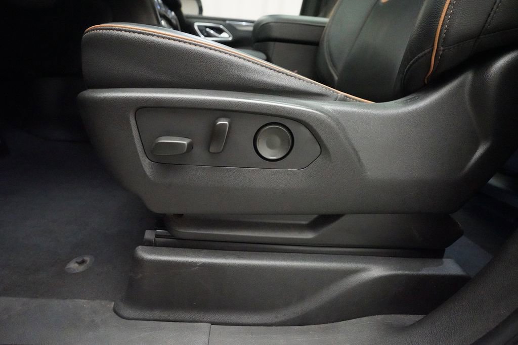 Used 2021 GMC Yukon XL AT4 w/ Technology Package AWD/4WD image 30