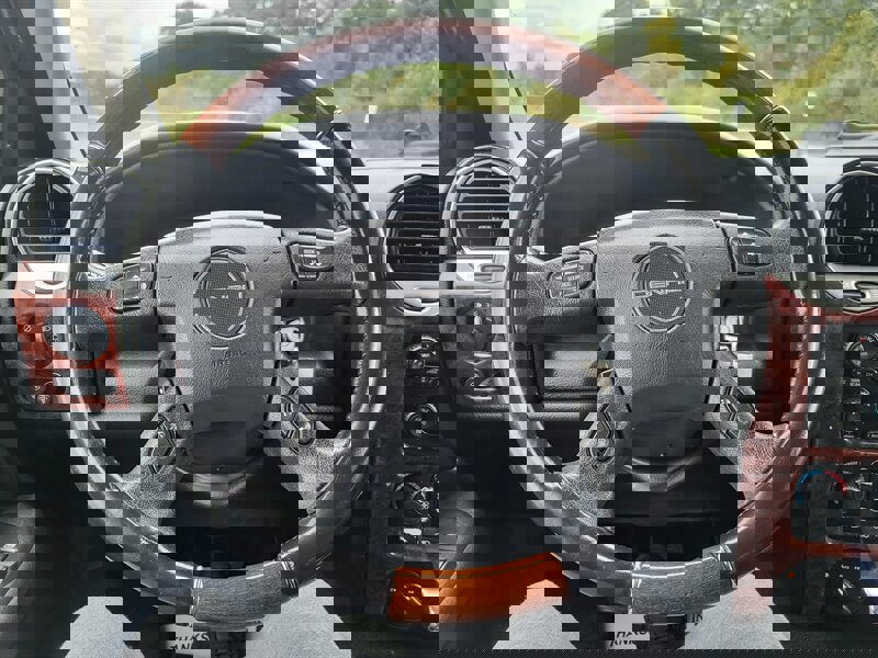 Used 2007 GMC Envoy Denali image 10