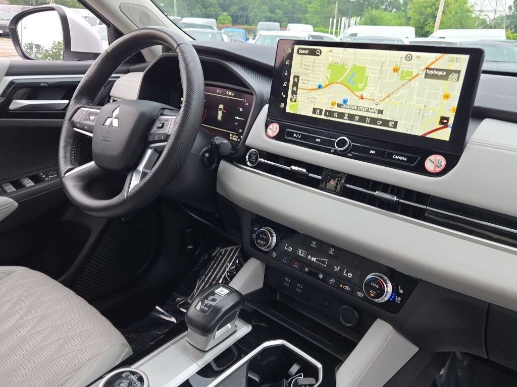 Used 2025 Mitsubishi Outlander SEL AWD/4WD image 8