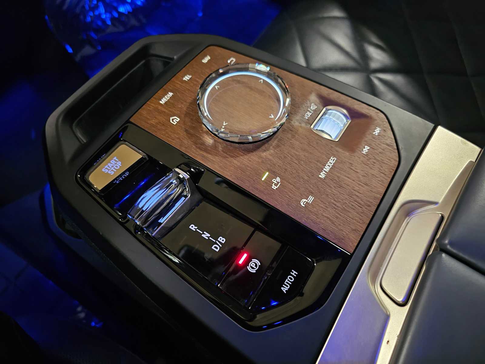 Used 2024 BMW iX xDrive50 w/ Premium Package image 21