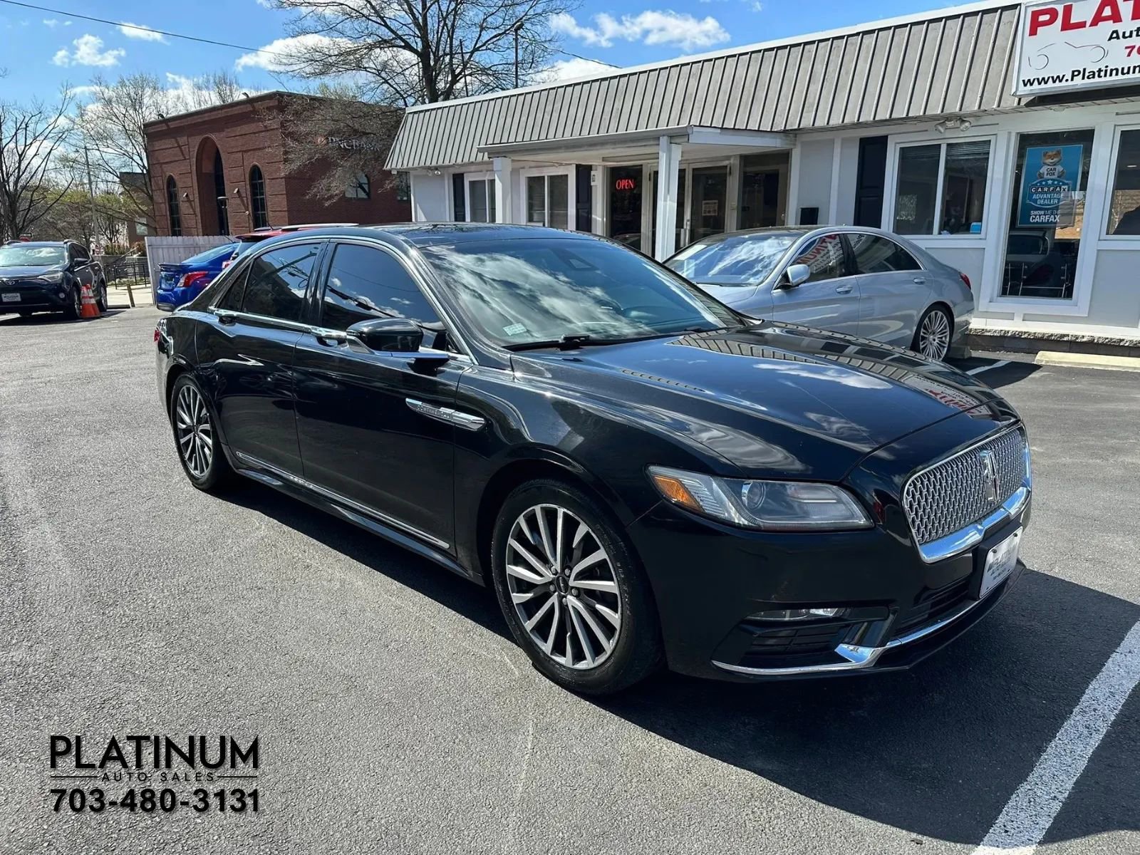 Used 2019 Lincoln Continental Select image 4