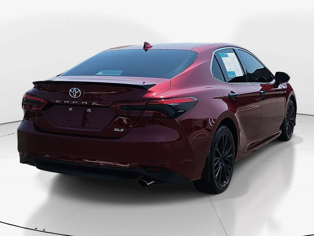 Used 2020 Toyota Camry XLE w/ Navigation Package FWD image 5