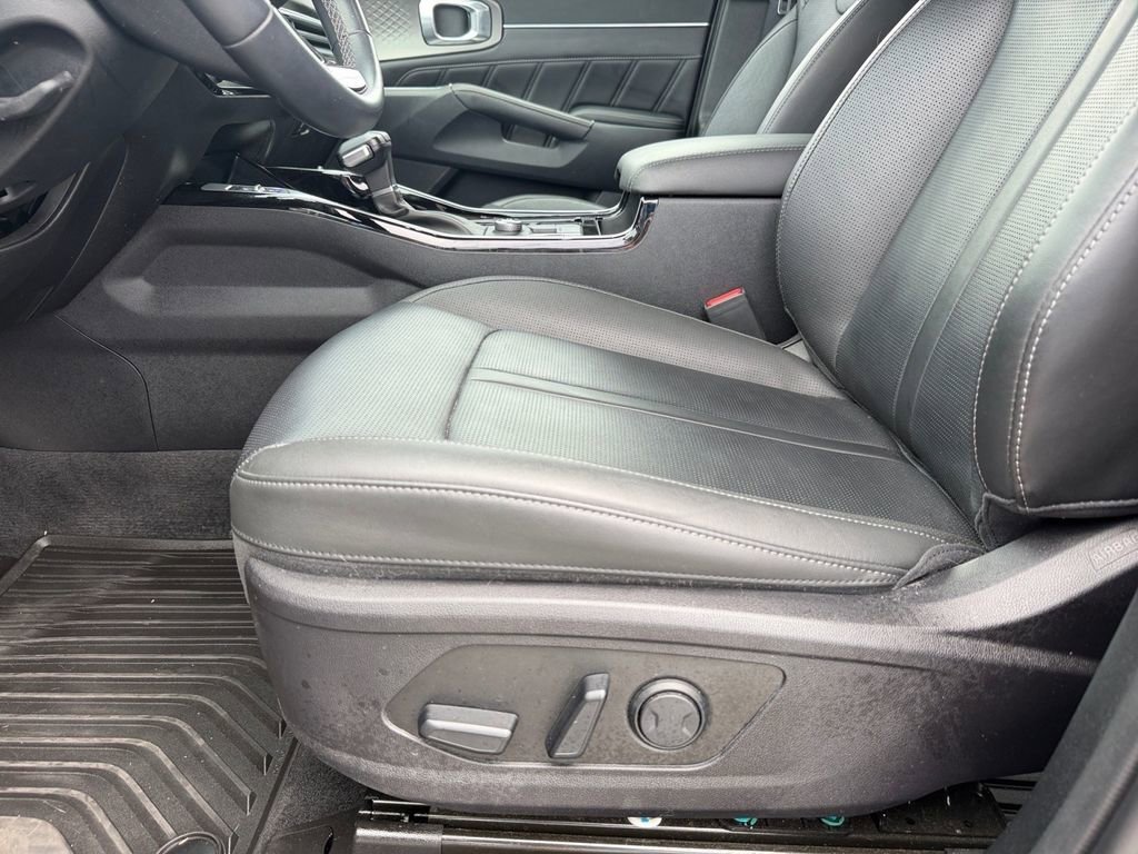Used 2024 Kia Sorento SX FWD image 11