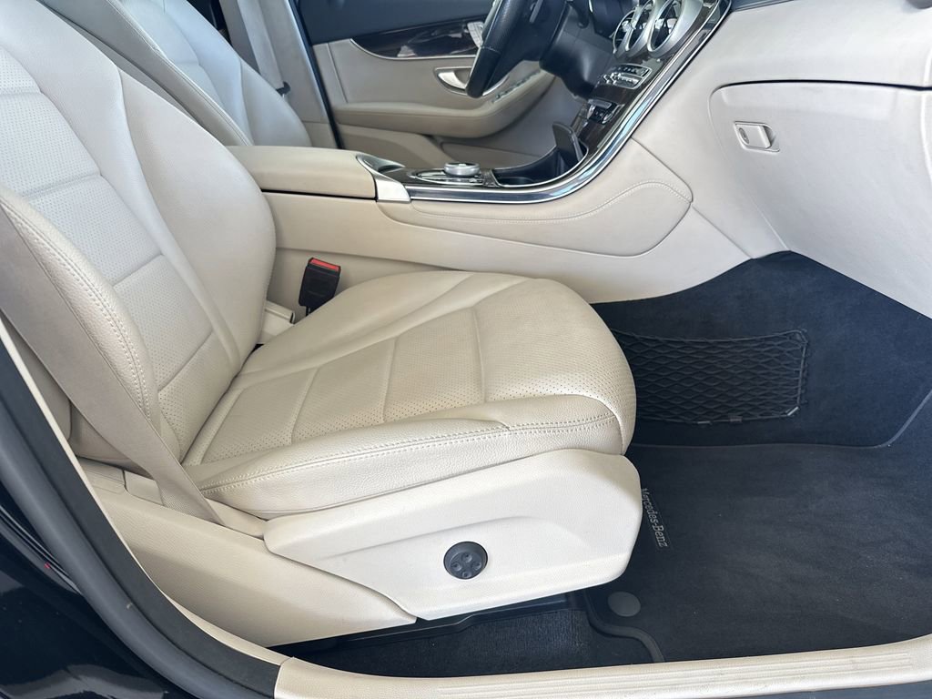 Used 2019 Mercedes-Benz GLC 300 image 37
