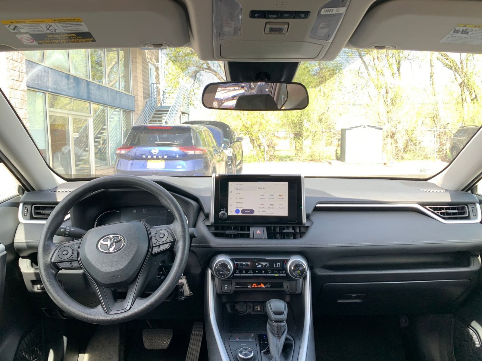 Used 2025 Toyota RAV4 LE image 32