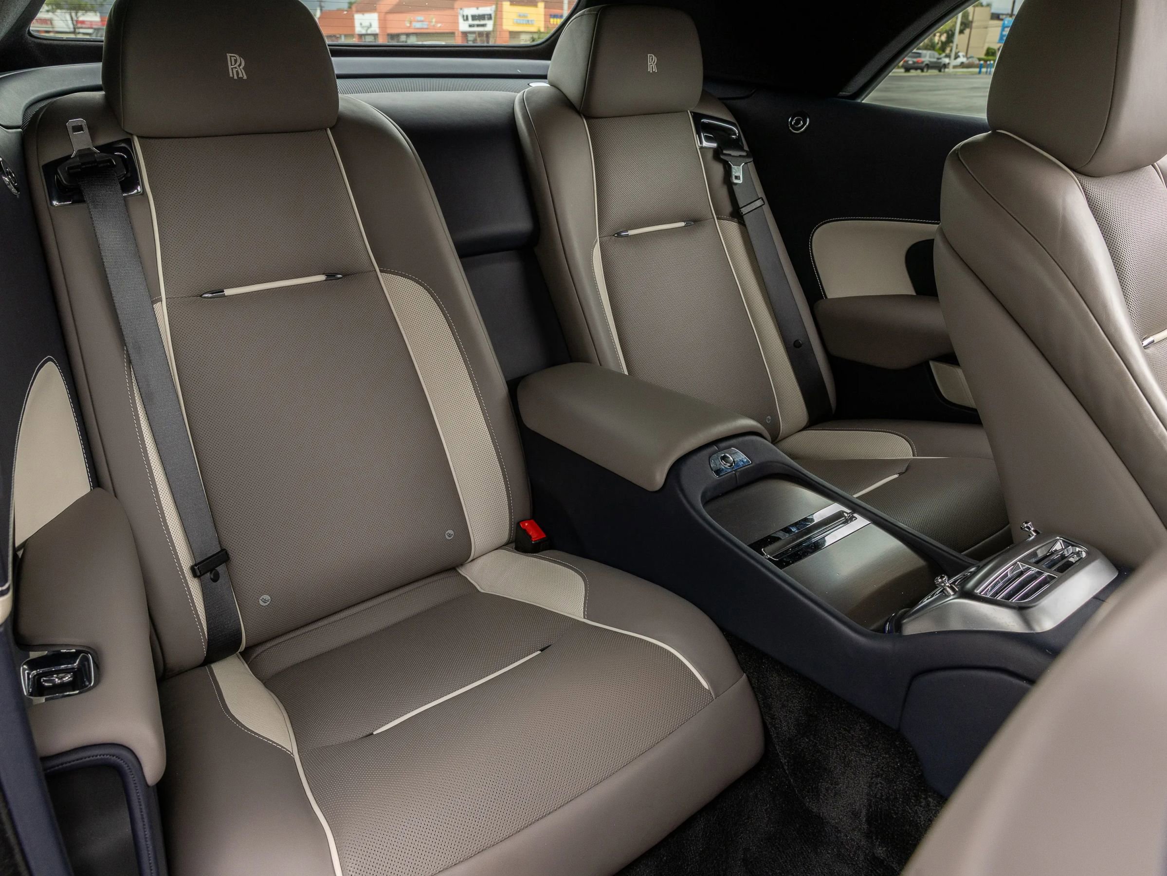 Used 2020 Rolls-Royce Dawn image 37