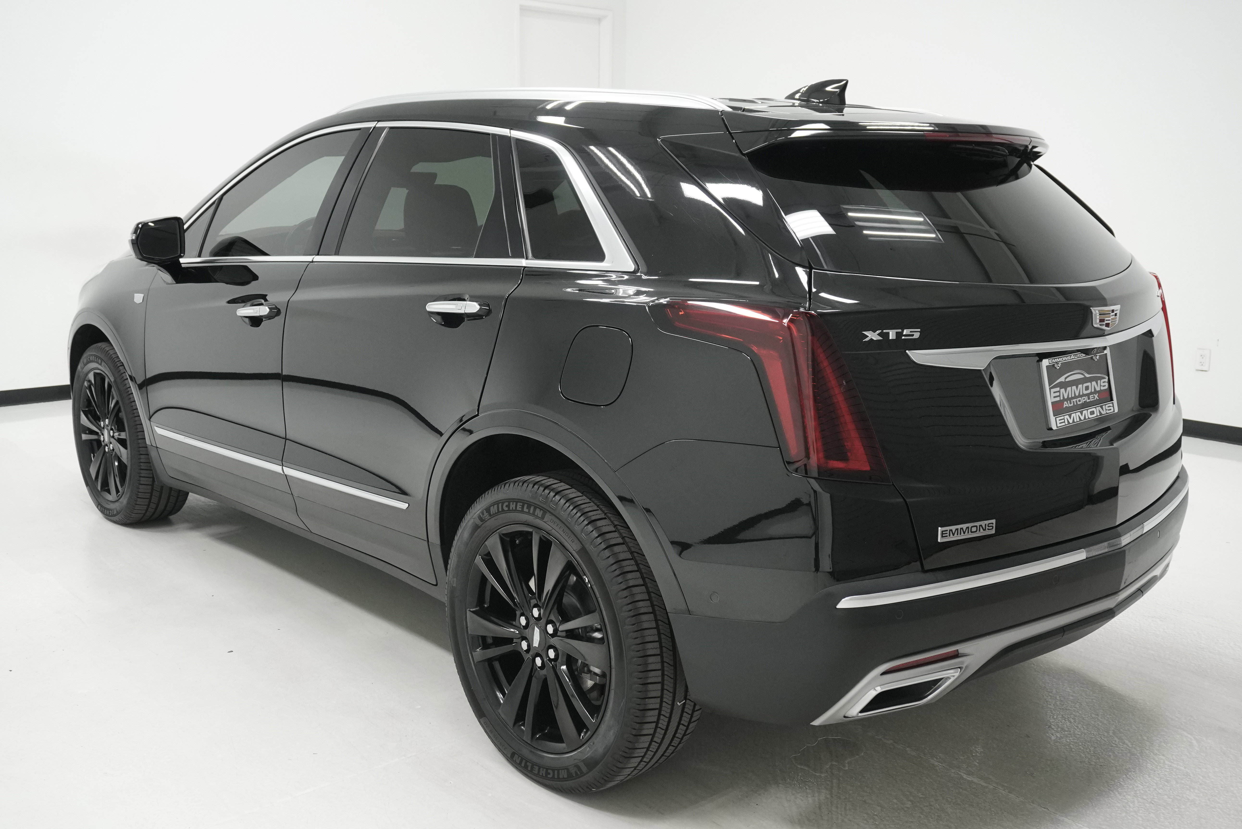 Used 2022 Cadillac XT5 Premium Luxury w/ Technology Package FWD image 6