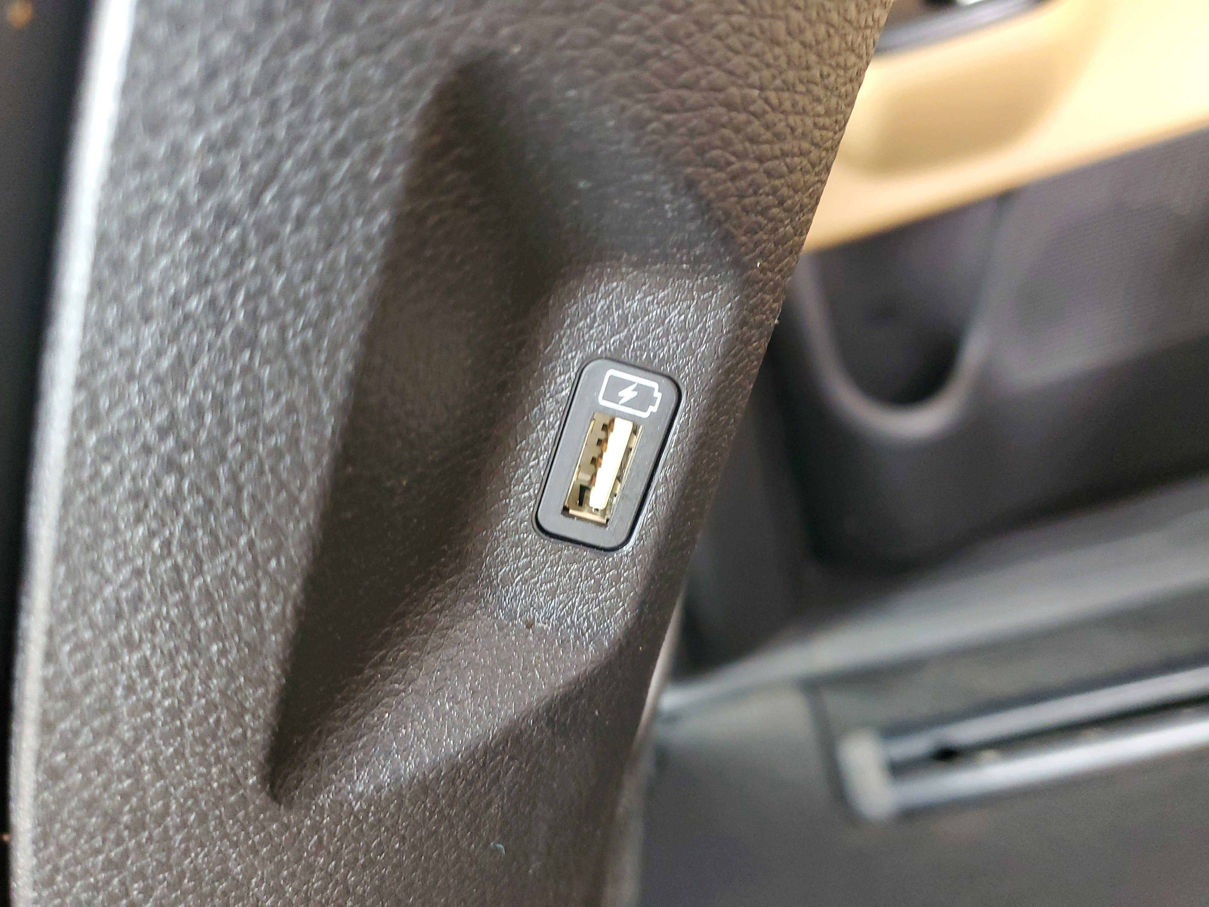 Used 2023 Kia Carnival LX image 13