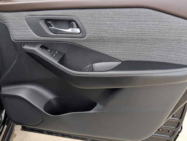 Used 2023 Nissan Rogue SV image 33