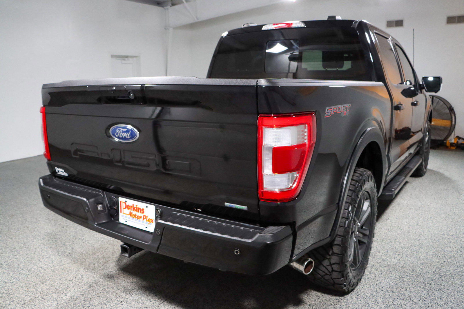 Used 2023 Ford F150 Lariat w/ Equipment Group 502A High AWD/4WD image 8