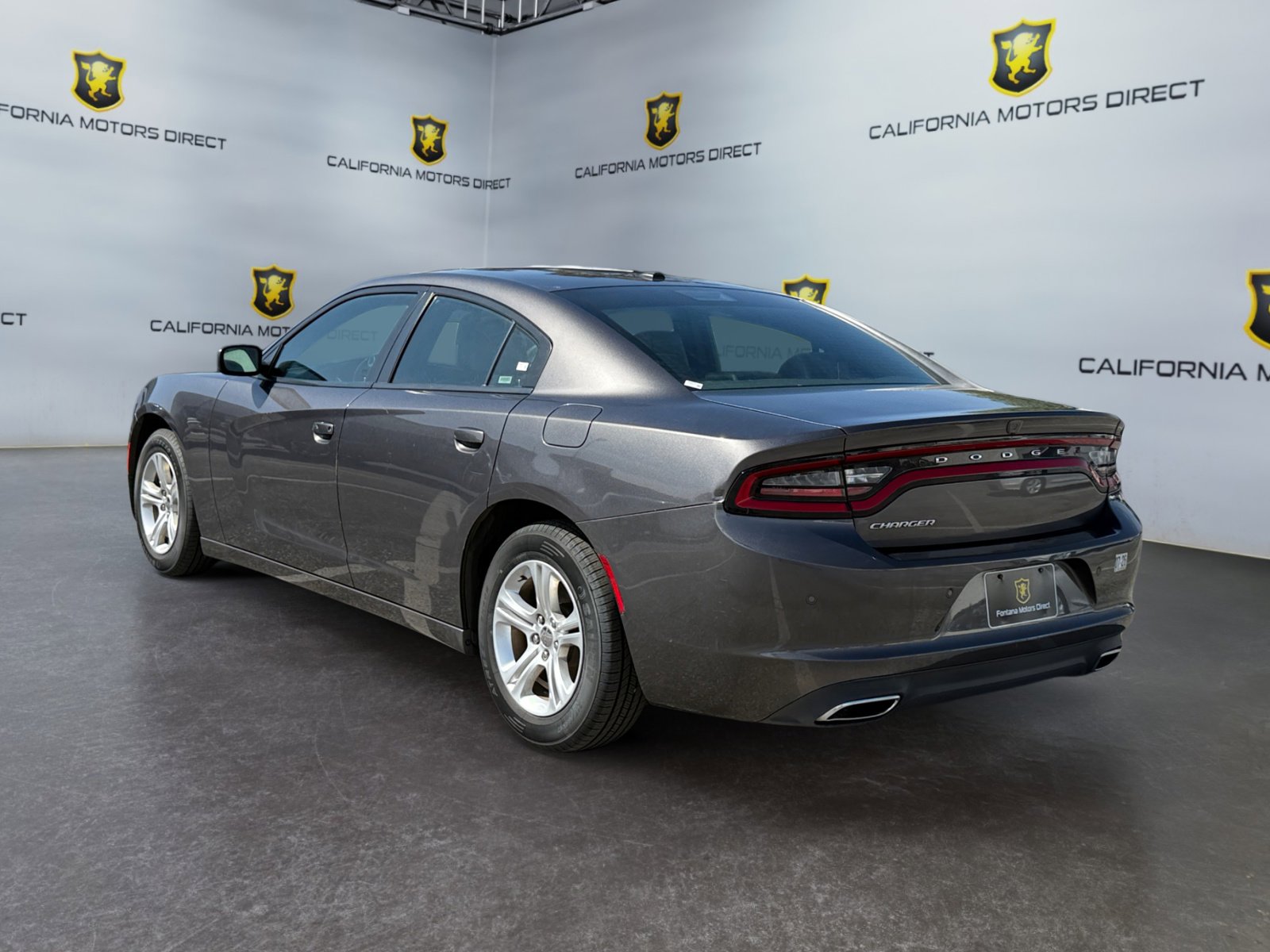 Used 2021 Dodge Charger SXT w/ Leather Interior Group image 3