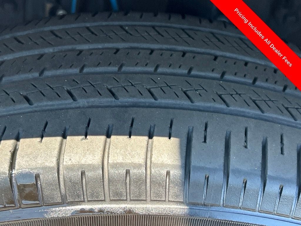 Used 2025 Toyota RAV4 LE AWD/4WD image 28