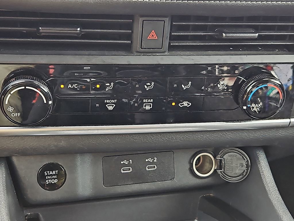 Used 2024 Nissan Rogue S image 25