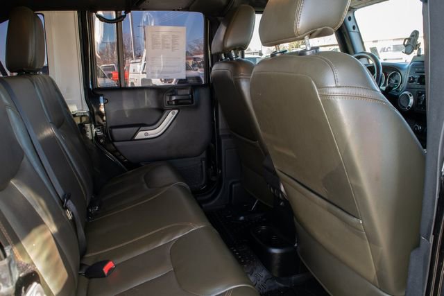 Used 2017 Jeep Wrangler Unlimited Sahara w/ Connectivity Group image 19