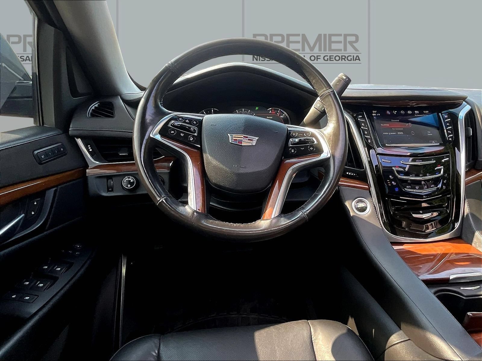 Used 2019 Cadillac Escalade Luxury AWD/4WD image 10