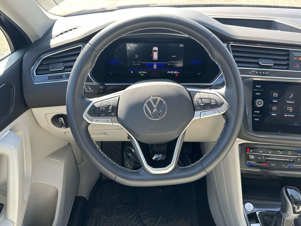 Certified 2023 Volkswagen Tiguan SE w/ Panoramic Sunroof Package image 17