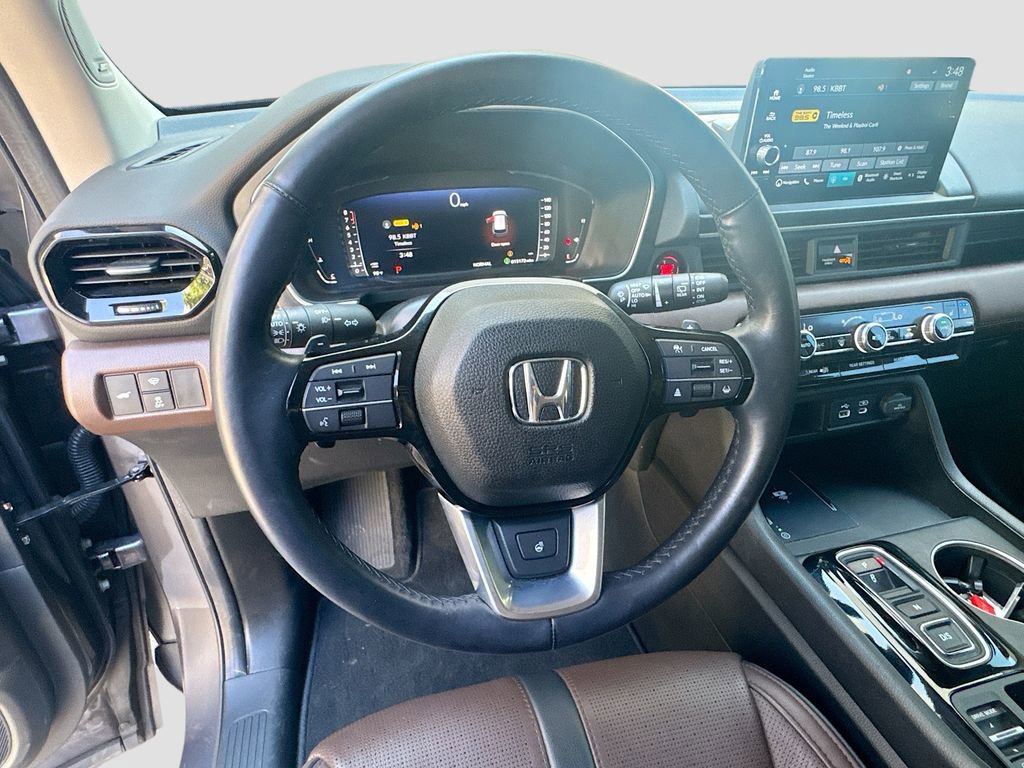 Used 2025 Honda Pilot Elite image 11