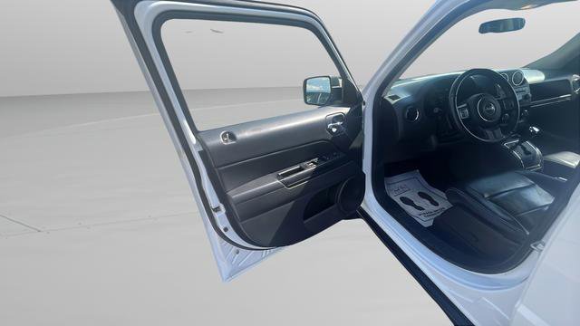 Used 2016 Jeep Patriot High Altitude AWD/4WD image 9