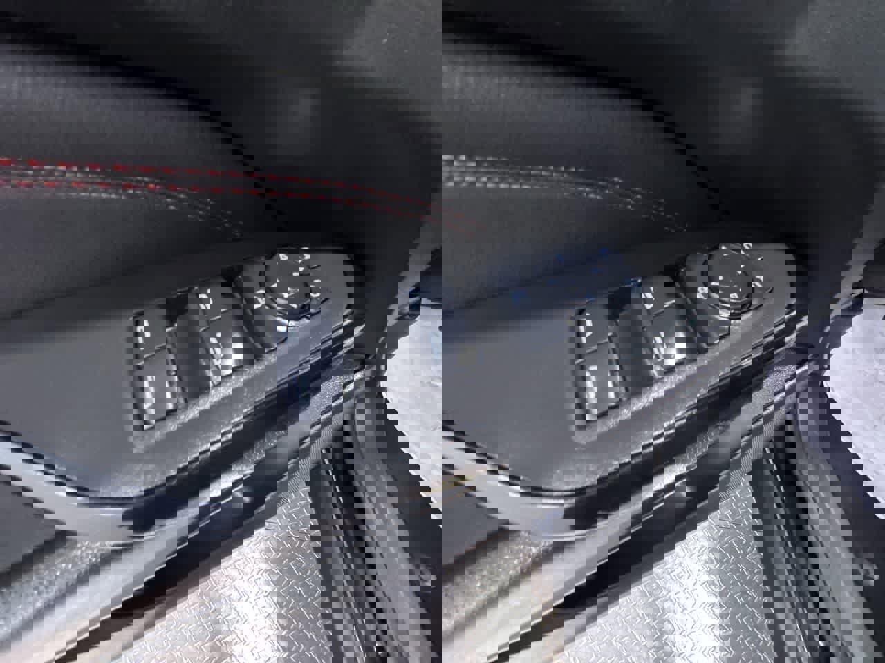 Used 2025 Chevrolet Trax RS w/ Sunroof Package image 12