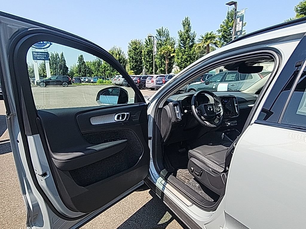 New 2026 Volvo XC40 B5 Ultra w/ Protection Package Premier AWD/4WD image 10