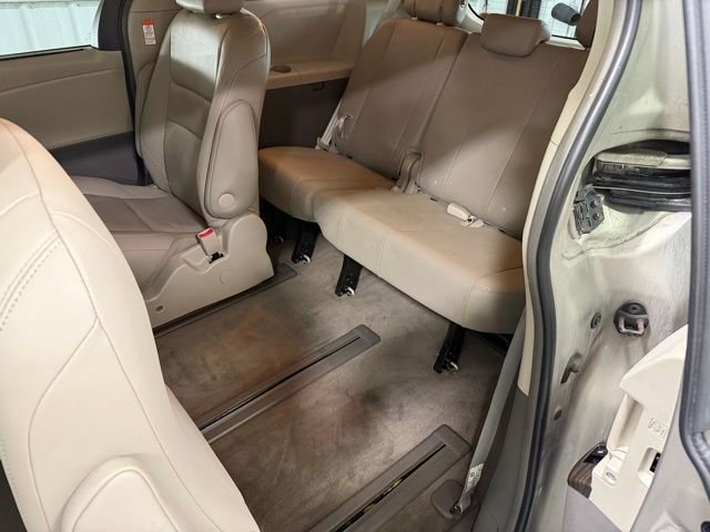 Used 2017 Toyota Sienna XLE w/ XLE Navigation Package AWD/4WD image 12
