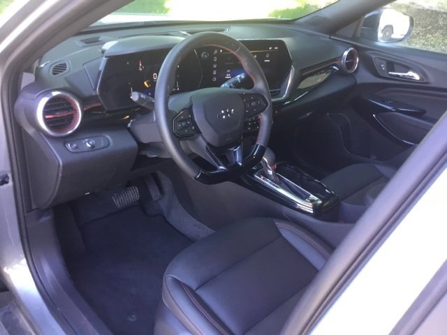 Used 2025 Chevrolet Trax RS w/ Driver Confidence Package image 18