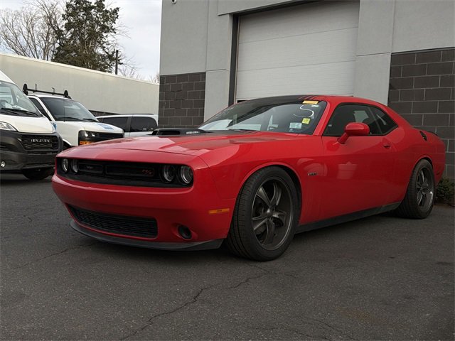 Used 2016 Dodge Challenger R/T video 2