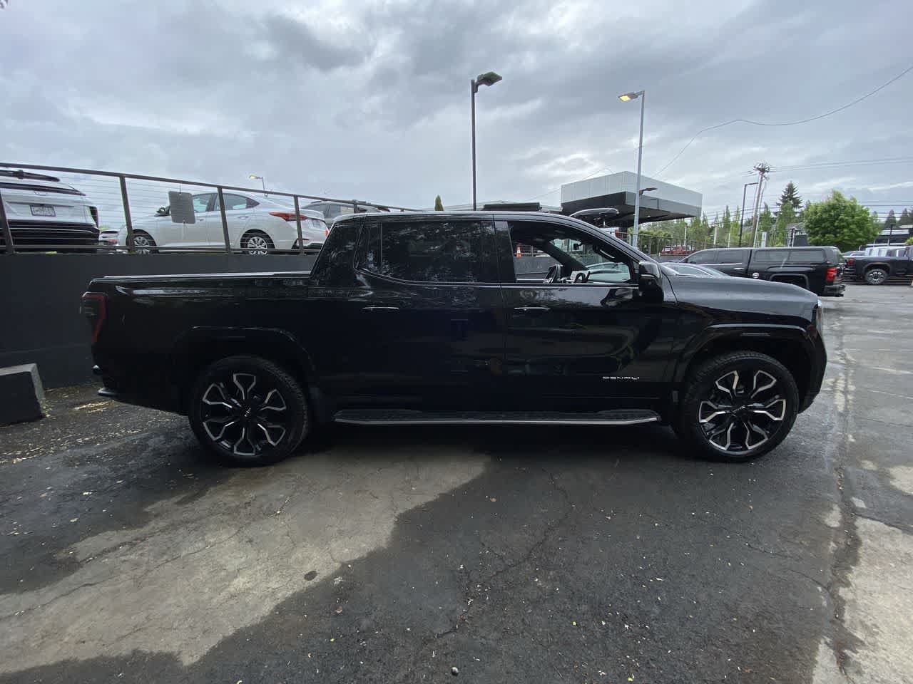 Used 2025 GMC Sierra EV Denali AWD/4WD image 7