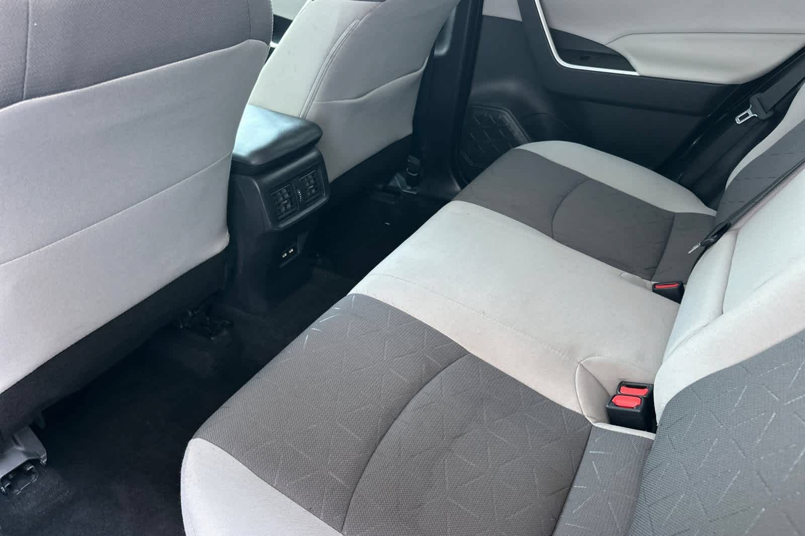 Used 2021 Toyota RAV4 XLE FWD image 4