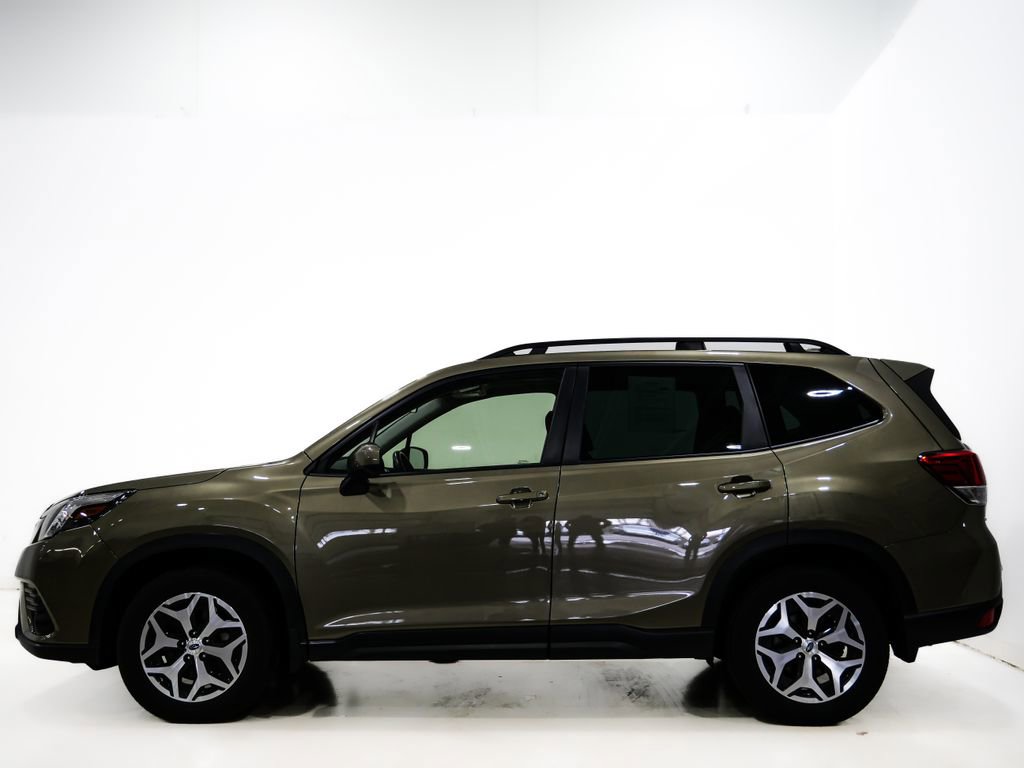 Used 2023 Subaru Forester Premium AWD/4WD image 6