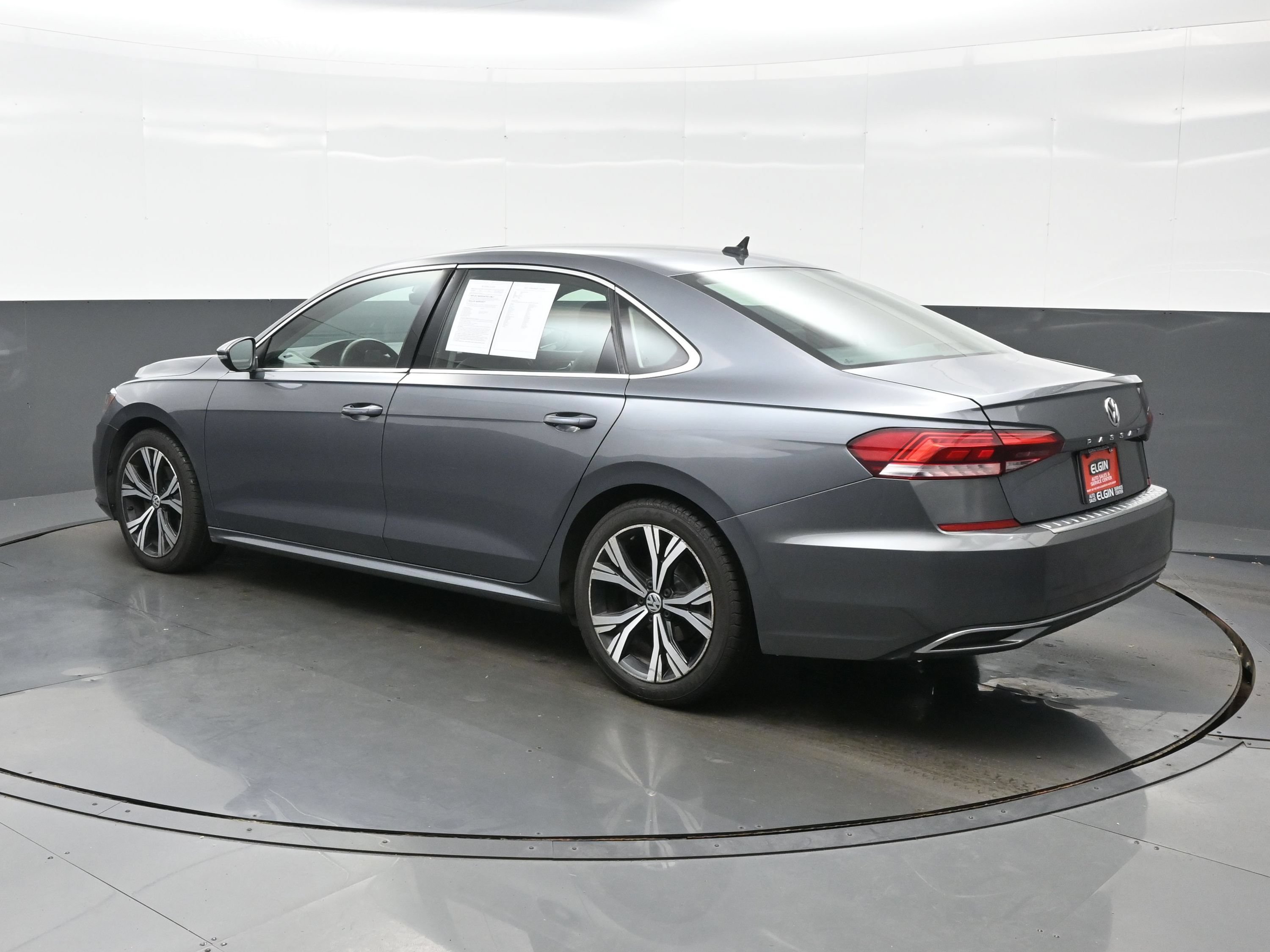 Used 2021 Volkswagen Passat 2.0T SE FWD image 4