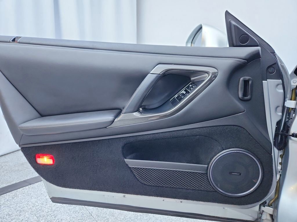 Used 2010 Nissan GT-R Premium image 25