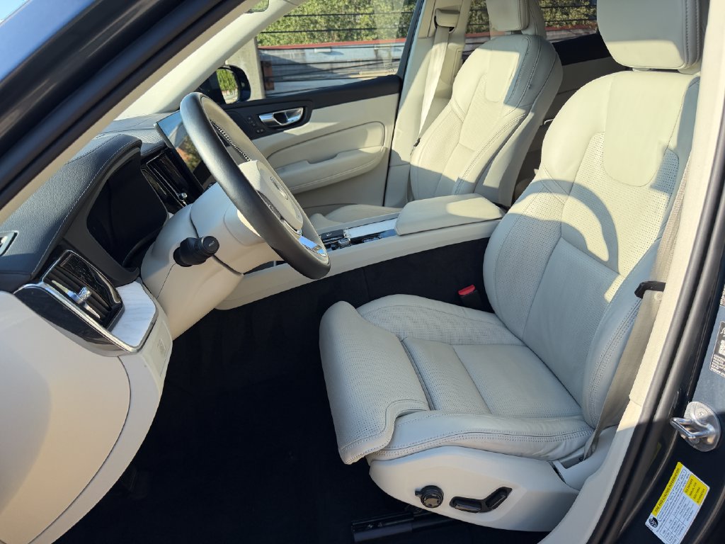 Certified 2026 Volvo XC60 B5 Ultra AWD/4WD image 11